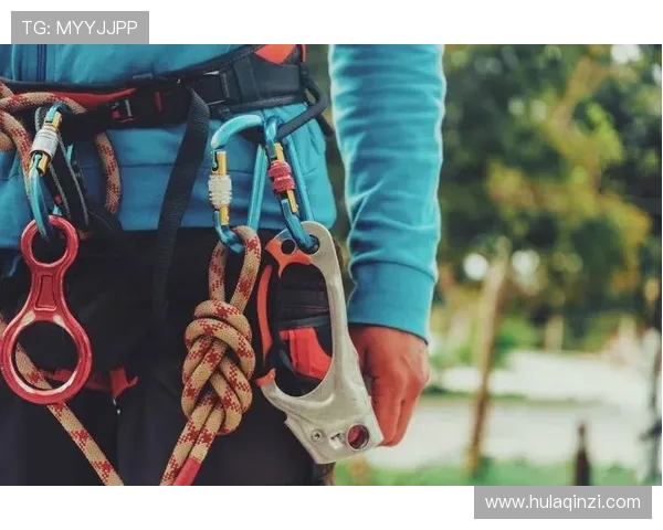 深圳攀岩队的防反策略解析与攀岩热点的深度探讨