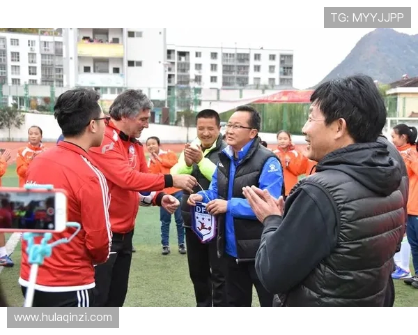 吴强独家揭秘足球技巧与战术分享助你提升球技与比赛表现